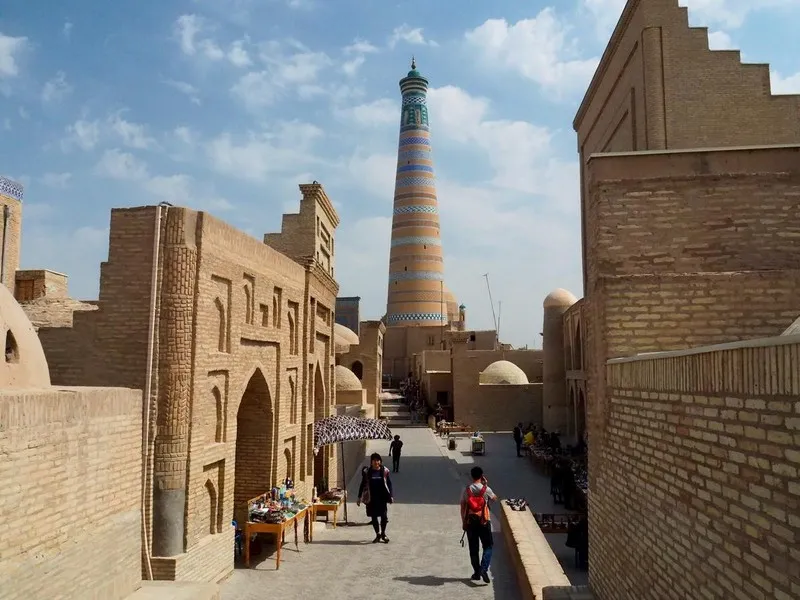 Chiwa mit Islam-Hodscha-Minarett