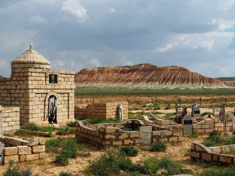 Friedhof unweit von Yangikala