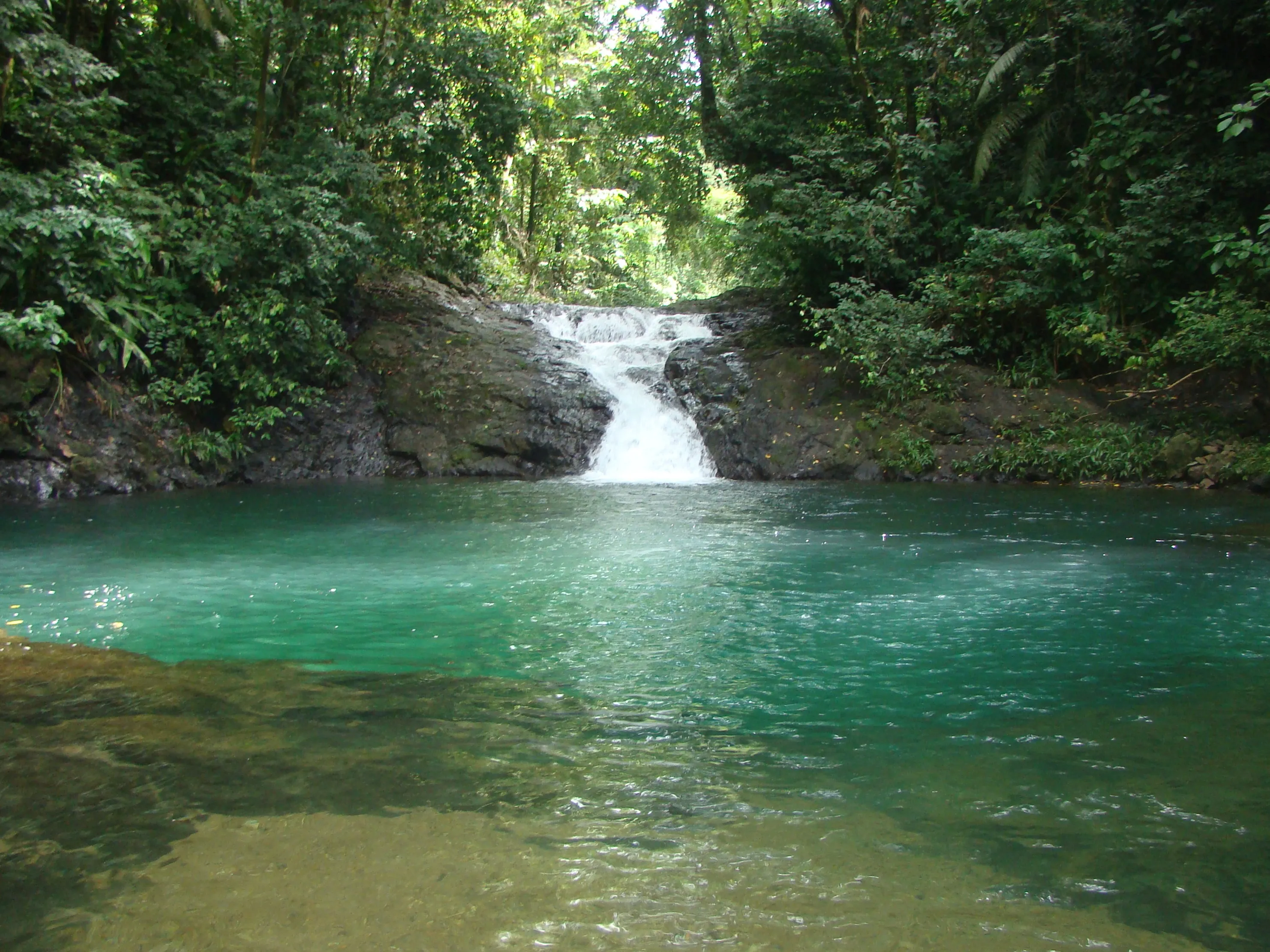 Der Wasserfall am Chagres-Fluss lädt zum Baden ein